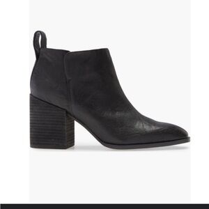 Vionic Black leather Lyssa Chelsea boots size 7.5